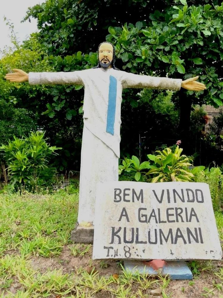 Cement figures at Galeria Kulumani